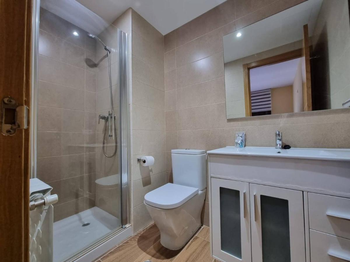 Vivienda de tres dormitorios en primera línea de playa Foz Exterior foto