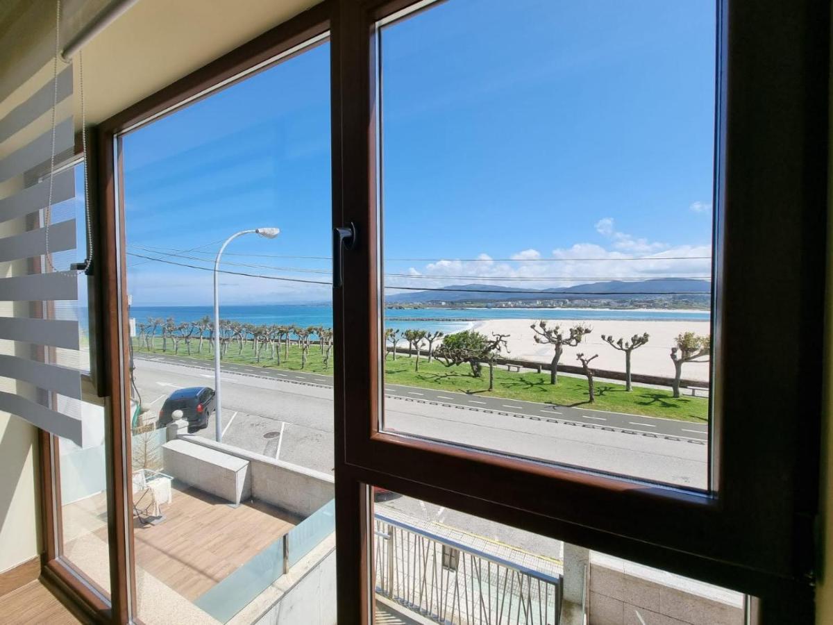 Vivienda de tres dormitorios en primera línea de playa Foz Exterior foto