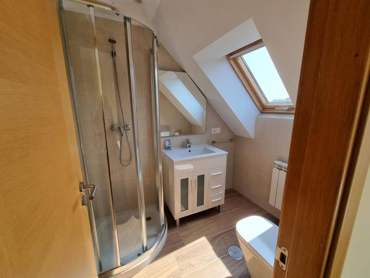 Vivienda de tres dormitorios en primera línea de playa Foz Exterior foto