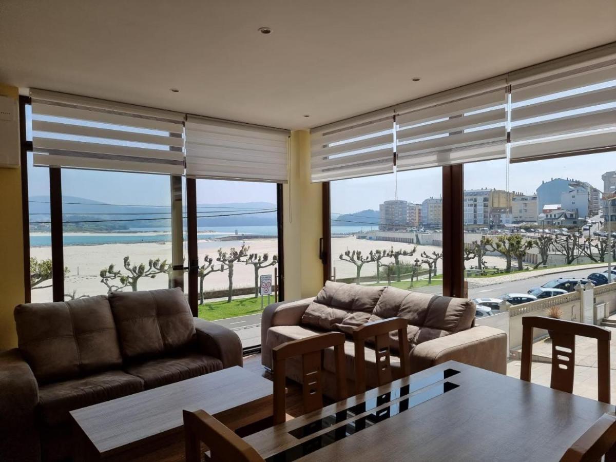 Vivienda de tres dormitorios en primera línea de playa Foz Exterior foto