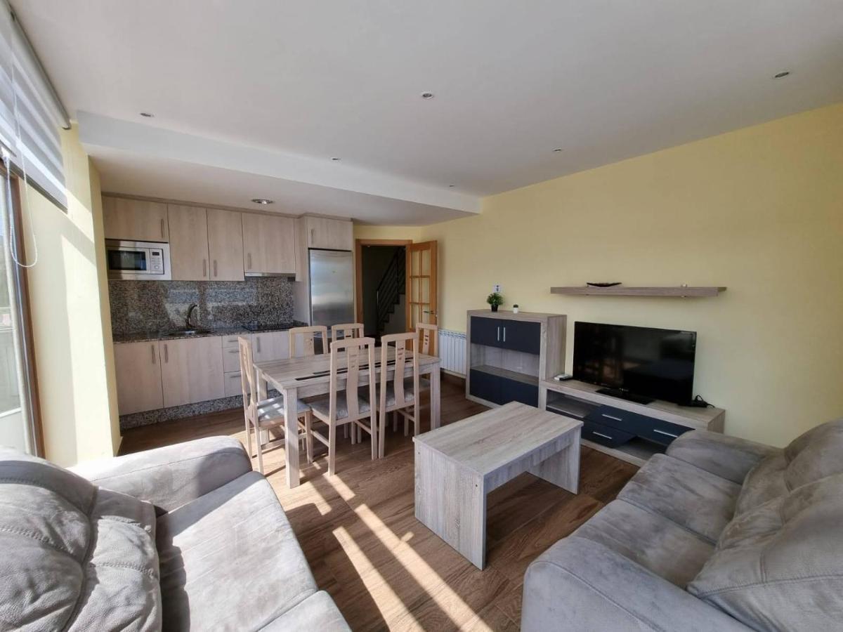 Vivienda de tres dormitorios en primera línea de playa Foz Exterior foto