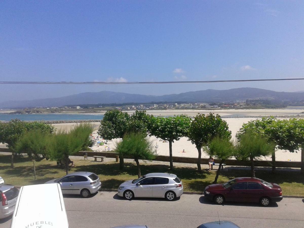 Vivienda de tres dormitorios en primera línea de playa Foz Exterior foto