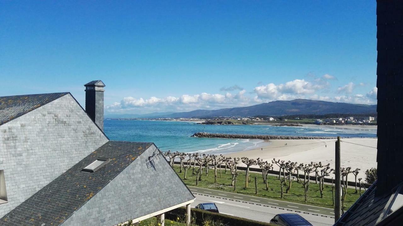 Vivienda de tres dormitorios en primera línea de playa Foz Exterior foto